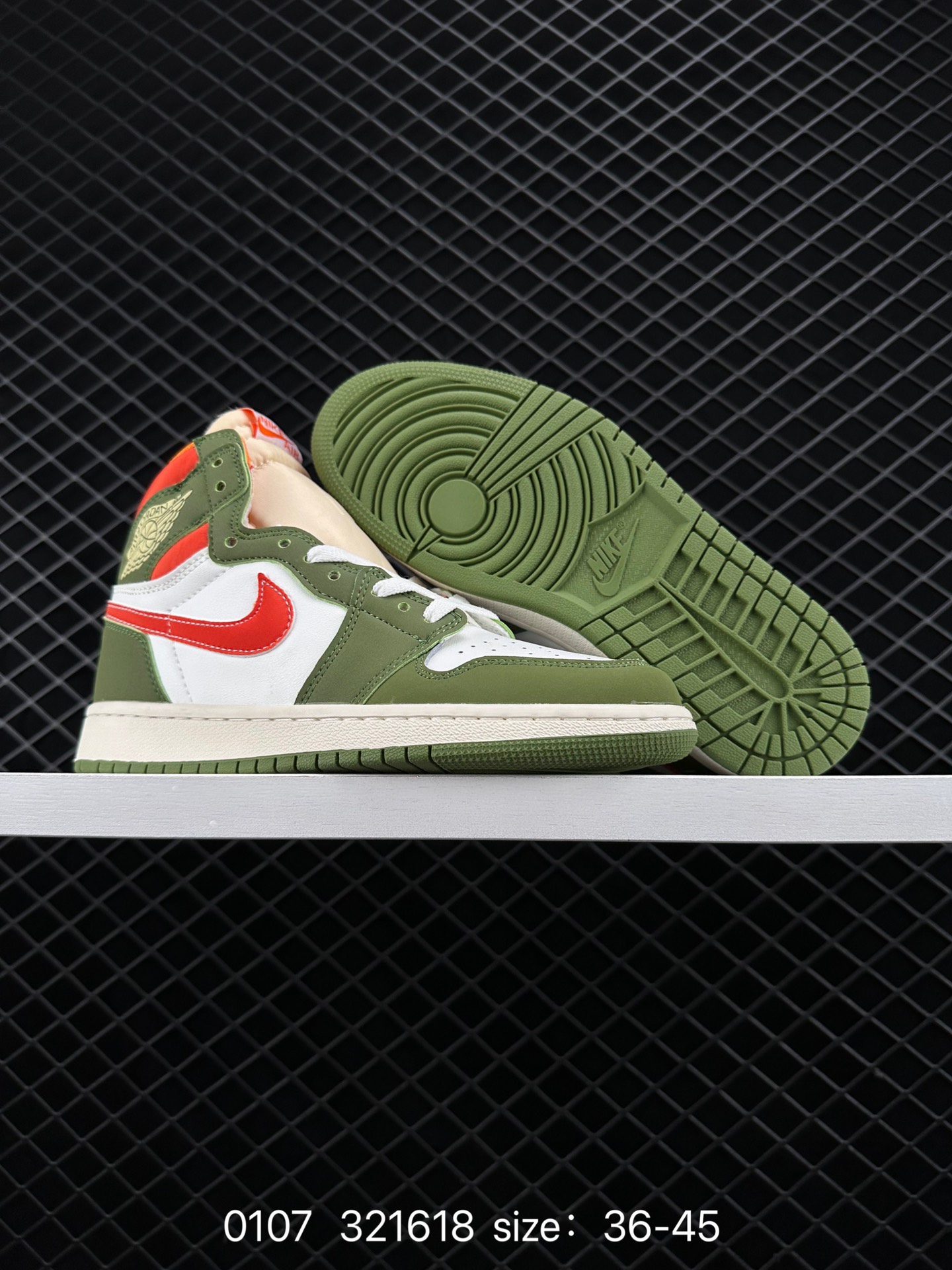 Nike Air Jordan 1 Retro High OG”Black/White“